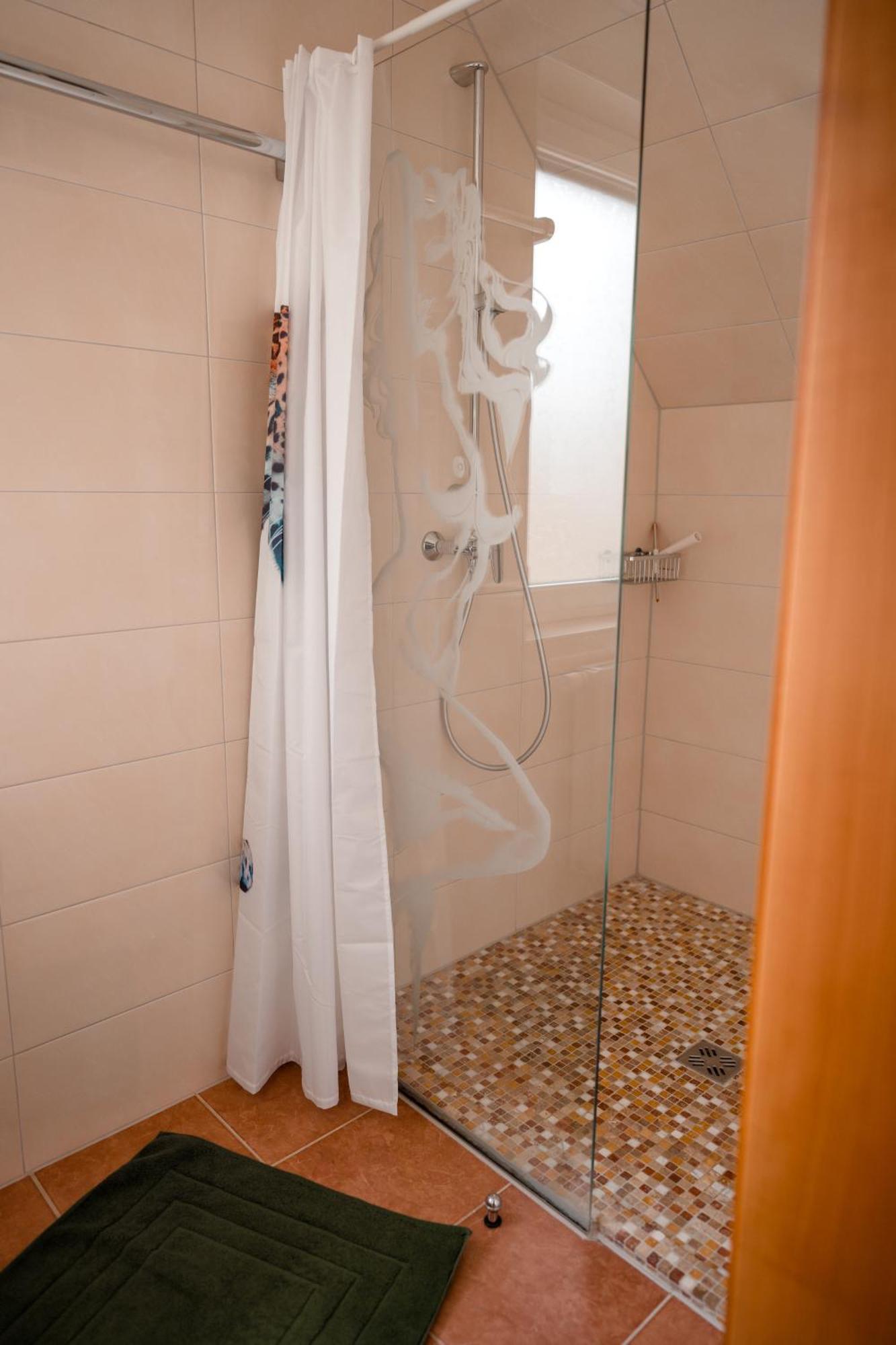 Urlaub Fuer Mensch Und Tier - Appartements Pirkhof เพิร์ทชาค อัม เวิร์ทเทอร์ซี ภายนอก รูปภาพ